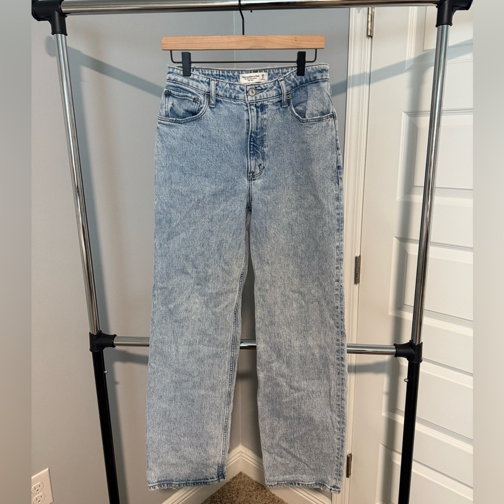 Abercrombie & Fitch the 90s relaxed Jean High Rise
